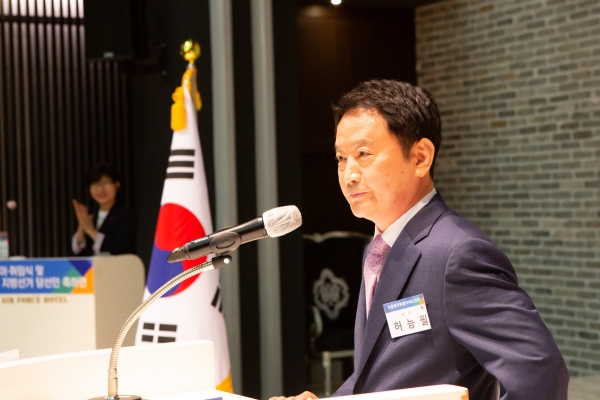 허능필 서울제주특별자치도민회장이 지난 6월 15일 서울 공군호텔에서 열린 제33대 회장 취임식에서 취임사를 하고 있다.